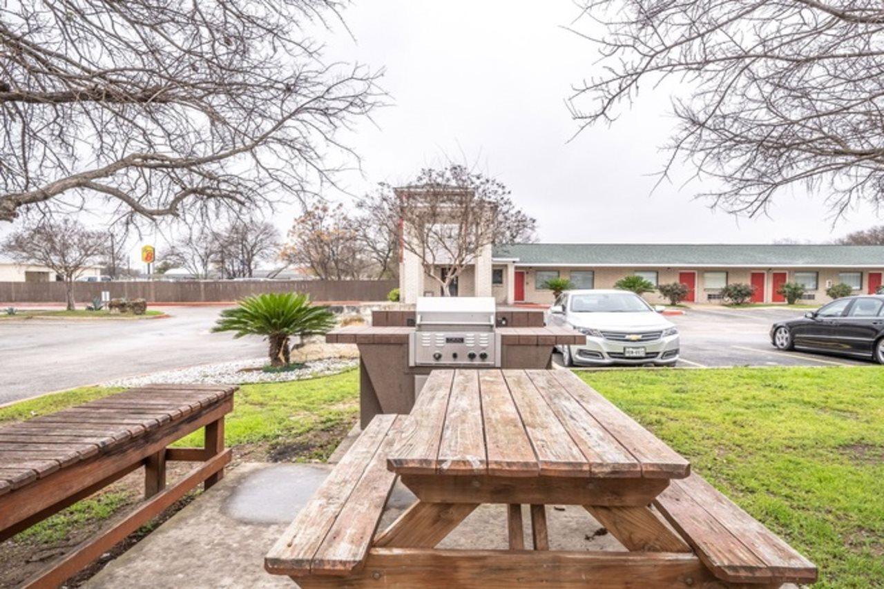Oyo Hotel San Antonio Near At&T Center 외부 사진